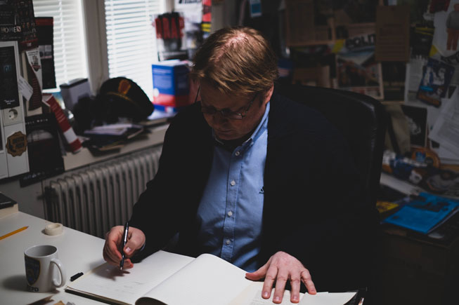 Jørn Lier Horst i sin egen skrivestue i Larvik