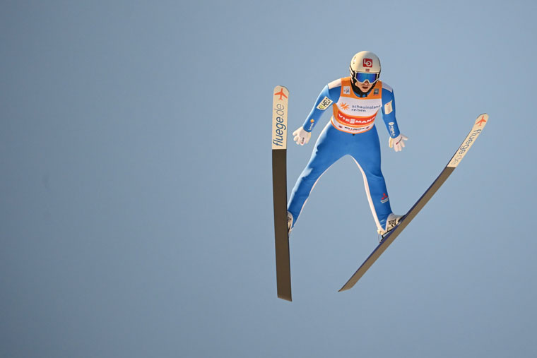 Halvor Egner Granerud er storfavoritt under hoppøvelsene i Oberstdorf.